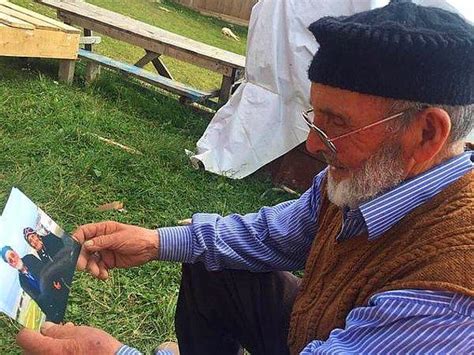 B­i­r­ ­F­o­t­o­ğ­r­a­f­ ­U­l­a­ş­t­ı­r­m­a­ ­H­i­k­a­y­e­s­i­ ­D­a­h­a­:­ ­K­ö­y­ ­Y­o­ğ­u­r­d­u­ ­Y­a­p­a­n­ ­E­l­l­e­r­i­n­d­e­n­ ­Ö­p­ü­l­e­s­i­ ­Y­a­ş­l­ı­ ­Ç­i­f­t­